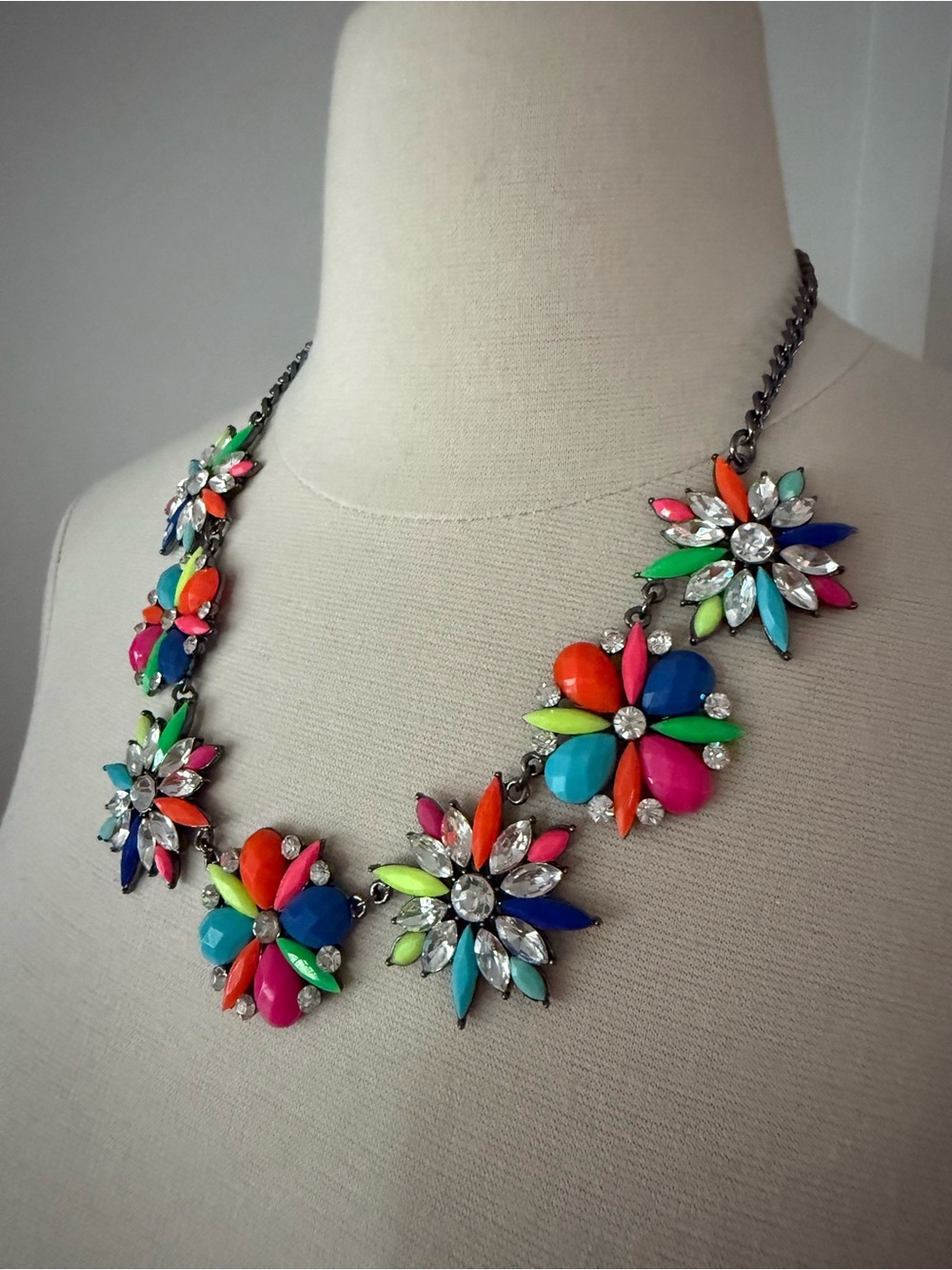 Amrita Singh neon y2k 00s bright festival rave statement necklace